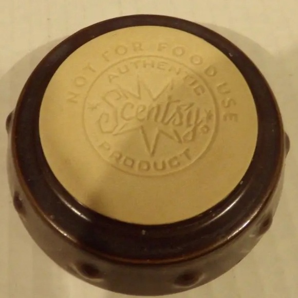 Scentsy Chateau Mid-Size Warmer With Bulb (tested) Retired Fleur De Lis Design - Picture 8 of 8